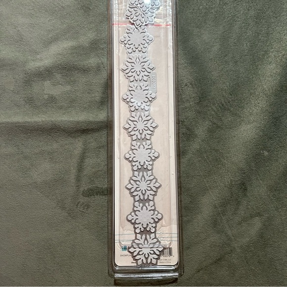 Lifestyle Crafts/Quickutz 3 pcs SNOWFLAKE punches - Picture 3 of 6